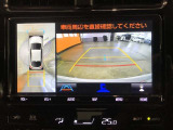 パノラミックビューモニター付きです。車両を上から見たような映像をディスプレイオーディオ画面に表示。運転席からの目視だけでは見にくい、車両周辺の状況をリアルタイムでしっかり確認できます。