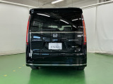 後席の窓には外から車内が見えにくくなるプライバシーガラスを採用。周りを気にせずリラックスして過ごせます