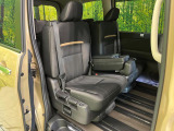 後部座席も気になるようなキズ・汚れやへたり等、大きなダメージはなく、良好な状態です。