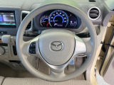 インテリアに合わせたデザインのステアリングは、運転される方のことも考え、運転しやすい形状、大きさです。是非一度、実際に触ってお確かめください。