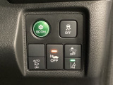 Hondaセンシング用の、VSA(ABS+TCS+横滑り抑制)解除と路外逸脱抑制機能のオンオフスイッチなどはハンドルの右側に装備しています。燃費に役立つECONボタンもここです。