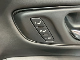 【ドライビングポジションシステム】ドライビングポジションを記憶し、乗車するごとにボタンひとつで自動調節を行います。