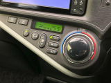 【オートエアコン】一度お好みの温度に設定すれば、車内の温度を検知し風量や温度を自動で調整。暑い&hellip;寒い&hellip;と何度もスイッチ操作をする必要はありません。快適な車内空間には必須の機能ですね♪