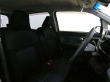 高いホールド性で運転姿勢が安定します。長距離ドライブでも疲れにくいのが魅力です。快適なドライビングライフをお送りください♪