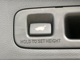 【パワーバックドア】スマートキーや運転席のボタンを押すだけでリアゲートが自動で開閉します!荷物を持っている時や、高い位置にあるバックドアを閉める際に便利な機能です♪
