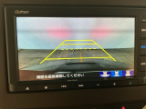 【バックカメラ】運転が苦手な方も車庫入れラクラクです!ギアをリバースに入れれば自動的に切り換わりますので、面倒な操作は不要です♪狭い駐車場もお車を傷つけず安心ですね!