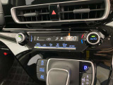 オートエアコンは温度を設定するだけで、自動で風量などを設定してくれます。運転しながら操作も必要ないので、安全性も向上します。