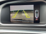 【パークアシスト・カメラ】駐車時に後方がリアルタイム映像で確認できます。大型商業施設や立体駐車場での駐車時や、夜間のバック時に大活躍!運転スキルに関わらず、今や必須となった装備のひとつです!