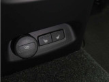 フロントだけでなくリアシートにもシートヒーターが装備されています。4席で独立した調整が可能です。