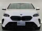 【キドニーグリル】BMWの代名詞。一目見ただけでBMWであると認識できる確固たるアイコンとして存在感を放ちます。