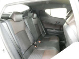 ゆとりある広々とした車内空間は、ドライブを始め買い物やレジャーなど、幅広く活躍します。一人でもみんなとでもお出かけを楽しみましょう!