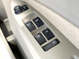 【電動格納ミラー】サイドミラーは電動格納式となっており、狭い駐車場でもキズがつくリスクを抑えられます。