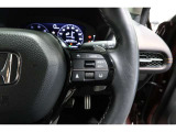 Hondaセンシングの機能のひとつ、アダプティブクルーズコントロール付!アクセルから足を離しても設定したスピードと前車との車間を保ち走行してくれます!車線維持もアシスト☆高速道路で疲労軽減ですね☆