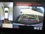 パノラミックビューモニター付きです。車両を上から見たような映像をディスプレイオーディオ画面に表示、運転席からの目線だけでは見にくい、車両周辺の状況をリアルタイムでしっかり確認できます。
