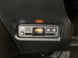 ハンドルの左下にETCがついています。高速道路の料金所の通過も楽々です。 カードの取り出しもしやすい場所についています。