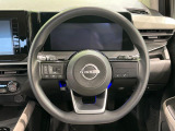 インテリアに合わせたデザインのステアリングは、運転される方のことも考え、運転しやすい形状、大きさです。是非一度、実際に触ってお確かめください。