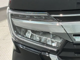 LEDヘッドライトは、点灯の瞬間から最大光量を発揮し、突然暗くなるトンネルなどでの安定感を高めます。