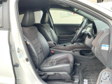 体を包み込む形のシートなので、長時間運転しても疲れません。