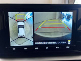 パノラミックビューモニター付きです。車両を上から見たような映像を画面に表示。運転席からの目視だけでは見にくい車両周辺の状況をリアルタイムでしっかりと確認できます。