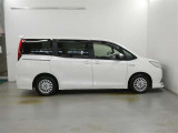 この度は、当社の展示車をご覧いただきまして、誠に有難うございます。自信をもってお勧めできる車となりますので、ごゆっくりご覧頂きたいと思います。