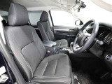 ゆったり室内で運転もしやすいです♪使い勝手の良い配置も考えられています!!