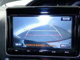 バックガイドモニターで、後方を確認しながら安心して駐車することができます。運転初心者も熟練者も必須の機能ですよ!