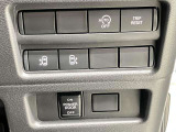 運転席から両側電動スライドドアの開閉ができます