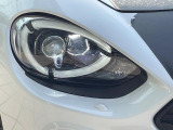 ●LEDヘッドライト:夜間走行時も良好な視界を確保し安心して運転できる高輝度LEDヘッドライトを装備!点灯速度が早く、消費電力も抑えられています。