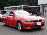 BMW在庫保有台数常時100台以上!ご来店の際はBMW本店(厚木市下荻野140-1)にご来店ください!弊社自慢の全天候型ショールーム!BMW在庫保有台数常時100台以上ございます!