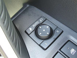 駐車時や狭い道でのすれ違い時に気を使うミラー。電動格納式ドアミラーはそんな時に便利です。