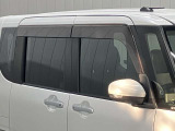 プラスチックバイザー付!雨の日のちょっとした換気にあると便利です!