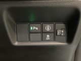 ハンドルの右側にはヘッドライトレベライザーとHondaセンシング用のメインスイッチがついています。ヘッドライトレベライザーは道路状況や積荷の加重に応じてライトの高さを調節できます。