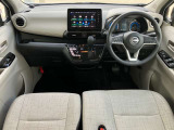 前席内装の全体像です。是非実車をご覧にお越し下さい。