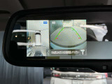 ディスプレイ付き自動防眩式ルームミラー、ルームミラーの眩しさの度合いに応じてミラーの反射率を変化させ、後続車のヘッドライトの眩しさを低減させます。