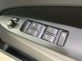 【電動格納ミラー】サイドミラーは電動格納式となっており、狭い駐車場でもキズがつくリスクを抑えられます。