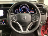 ハンドルにHondaセンシング系のクルーズコントロールやレーンキープアシストなどのスイッチと、オーディオの操作スイッチが装備されています。ハンドルから手を離さず安全に操作できます。