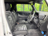 運転席まわりには十分なスペースがあり、大柄な方でもゆったり運転していただける環境です。