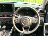 インテリアに合わせたデザインのステアリングは、運転される方のことも考え、運転しやすい形状、大きさです。是非一度、実際に触ってお確かめください。
