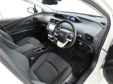 シンプルで使いやすいデザインの運転席です。