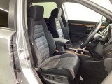 大きなフロントシートでゆったりとドライブ、長距離運転も疲れません♪ハイトアジャスターも付いているのでお好みのポジションを調整できます。