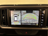 パノラミックビューモニター付きです。車両を上から見たような映像をディスプレイオーディオ画面に表示。運転席からの目視だけでは見にくい、車両周辺の状況をリアルタイムでしっかり確認できます。