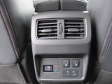 『後席専用エアコン』付きです♪♪ 前席と独立して操作が可能ですので、運転者を煩わせずに後席の温度管理ができます♪♪