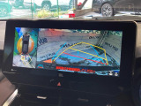 【パノラミックビューモニター】専用のカメラにより、上から見下ろしたような視点で360度クルマの周囲を確認することができます☆死角部分も確認しやすく、狭い場所での切り返しや駐車もスムーズに行えます。