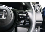 Hondaセンシングの機能のひとつ、アダプティブクルーズコントロール付!アクセルから足を離しても設定したスピードと前車との車間を保ち走行してくれます!車線維持もアシスト☆高速道路で疲労軽減ですね☆