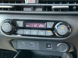 オートエアコンは、温度や風量を自動で調整してくれるため、運転に集中でき、疲労軽減にもつながります。また、車内の温度を一定に保つことで、結露やカビの発生を防ぐ効果もあります。