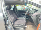 体を包み込む形のシートなので、長時間運転しても疲れません。