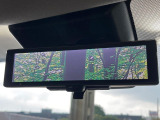 【インテリジェントルームミラー】後席の大きな荷物や同乗者で後方が確認しづらい時でも安心!カメラが撮影した車両後方の映像をルームミラー内に表示。クリアな視界で状況の確認が可能です!