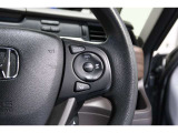 Hondaセンシングの機能のひとつ、アダプティブクルーズコントロール付!アクセルから足を離しても設定したスピードと前車との車間を保ち走行してくれます!車線維持もアシスト☆高速道路で疲労軽減ですね☆