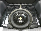 応急用スペアタイヤを装備しております。