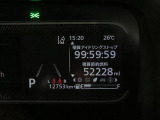 メーター内のインフォメーションディスプレイには車両の様々な情報が表示されます。